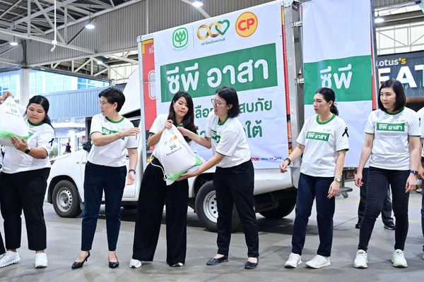 รูป-เครือซีพี ช่วยชาวใต้ฝ่าวิฤตน้ำท่วม ส่ง 2,000 ถุงกำลังใจ–ไข่ 3 แสนฟอง-2