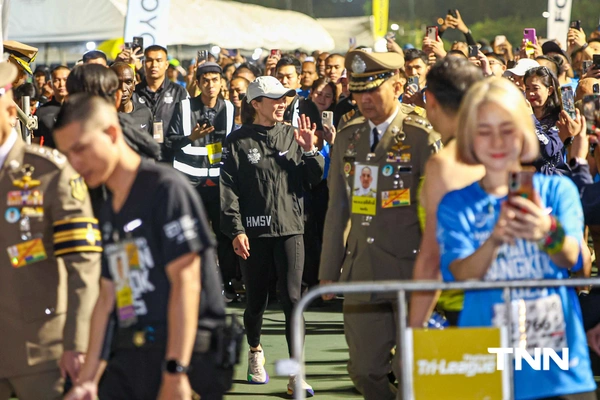 รูป-ประมวลภาพ พระราชินี ทรงวิ่ง ฮาล์ฟมาราธอน ร่วมกับ เอเลียด คิปโชเก้ ทรงใช้เวลา 2.13 ชม. ก่อนเข้าเส้นชัย-14