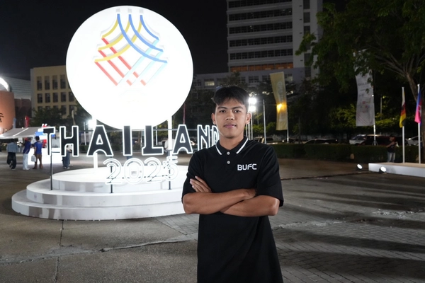 รูป-“ซีพีร้อยเรียงใจ พาไทยคว้าชัยซีเกมส์” ชวนนักเตะแข้งทอง BUFC เข้าชม-นำเชียร์ทีมชาติไทยดวลสิงคโปร์ -2