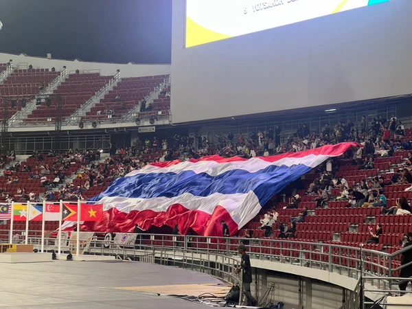 รูป-“ซีพีร้อยเรียงใจ พาไทยคว้าชัยซีเกมส์” ชวนนักเตะแข้งทอง BUFC เข้าชม-นำเชียร์ทีมชาติไทยดวลสิงคโปร์ -1