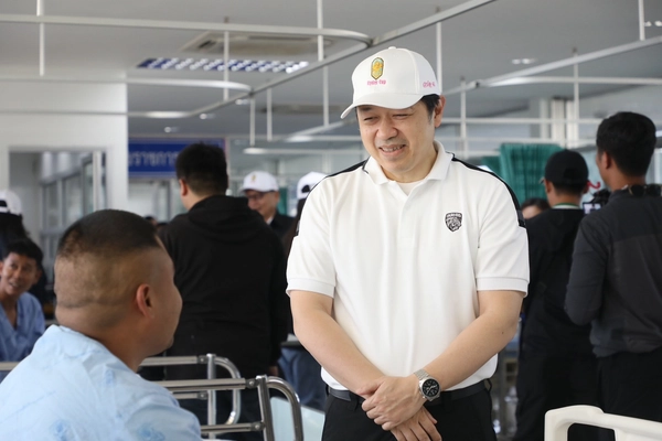 รูป-ซีอีโอ “ศุภชัย” นำ “ซีพีอาสา” ลงพื้นที่อุบลฯ หนุนอุปกรณ์แพทย์-เยี่ยมผู้อพยพ-8
