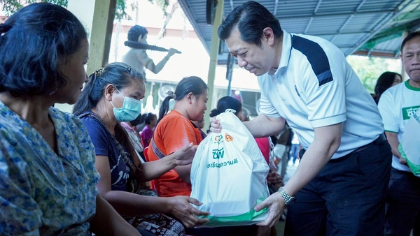รูป-ซีอีโอ “ศุภชัย” นำ “ซีพีอาสา” ลงพื้นที่อุบลฯ หนุนอุปกรณ์แพทย์-เยี่ยมผู้อพยพ-7
