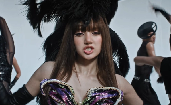 ถอดบทเรียน "จิตวิทยาชีวิตและการเติบโต" ของ "LISA" ผ่านเพลง “SaWaDiKa” ที่ไม่ใช่แค่คำทักทาย