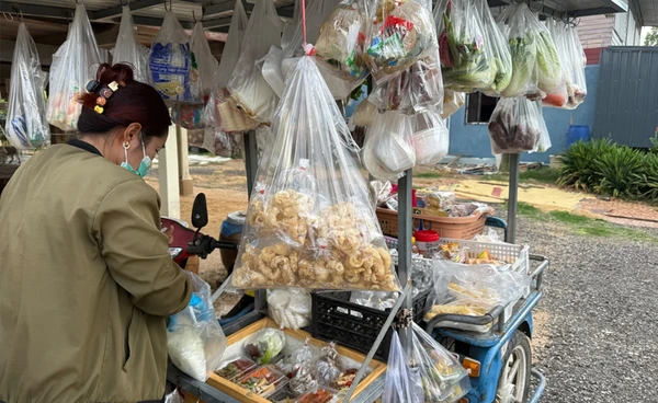 รถพุ่มพวง ตลาดติดล้อเคลื่อนที่ เข้าถึงทุกครัวเรือน แม้ในซอยลึก