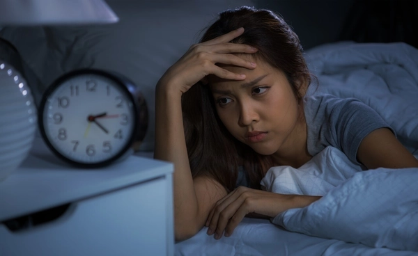 เช็กด่วน! 4 สัญญาณ “ตื่นกลางดึก” แบบไหนไม่ปกติ? จิตแพทย์ย้ำอย่ามองข้าม