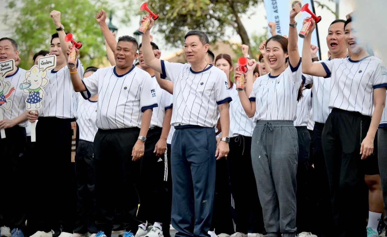 "ปลัดมหาไทย-ภริยา" Kick off "วิ่งไป เที่ยวไป กับแม่บ้านมหาดไทย" รายได้ช่วยผู้ประสบภัยน้ำท่วม