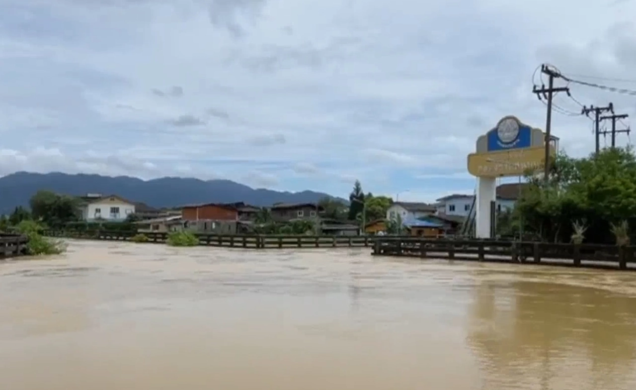 "จันทบุรี” น้ำท่วมสูงเกือบ 2 เมตร  กระทบ 9 อำเภอ