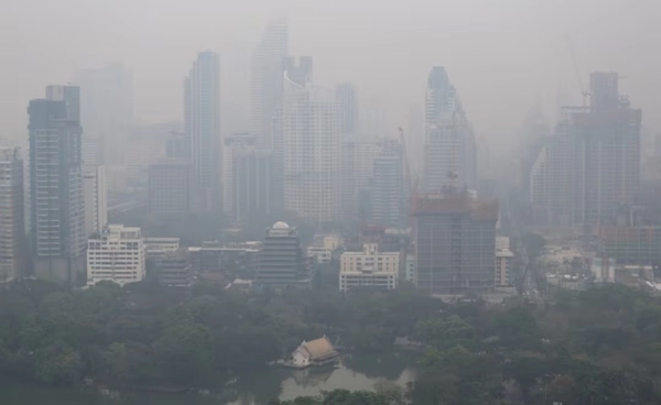 ฝุ่นพิษคลุมเมือง ลมสงบดัน PM2.5 พุ่ง เกินมาตรฐานทั่วทั้งกรุงเทพฯ