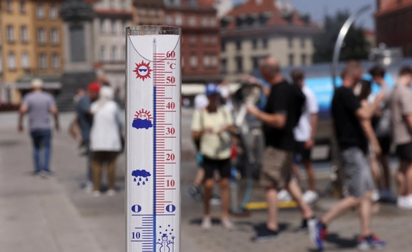 โปแลนด์เดือดทะลุ 40°C!  คลื่นความร้อนทุบสถิติ  เสี่ยงร้อนที่สุดในประวัติศาสตร์