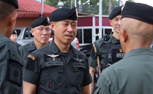 รอง ผบ.ตร.ตรวจ 7 จุด ปัตตานี-ยะลา กำชับดูแลความปลอดภัยประชาชน
