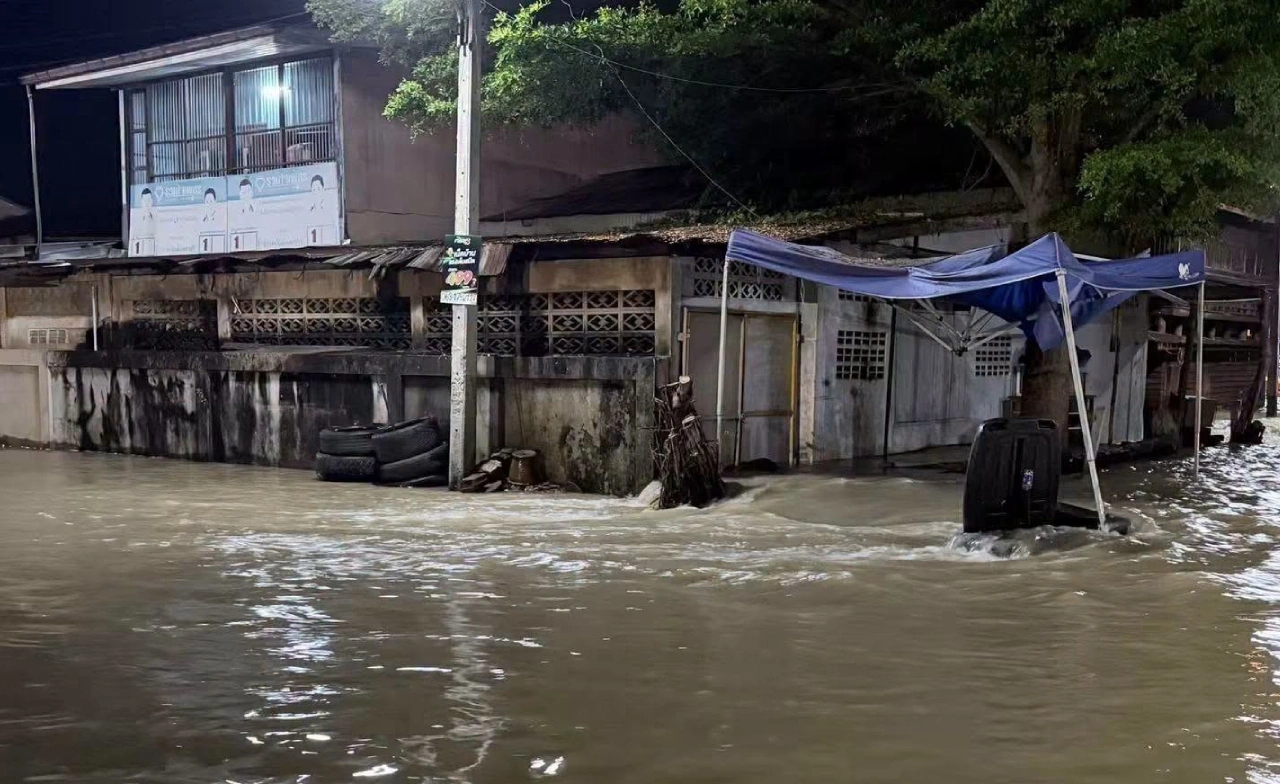 “เพชรบุรี-ราชบุรี”  ฝนถล่ม 7 ชั่วโมง  น้ำป่าหลากท่วมหลายพื้นที่