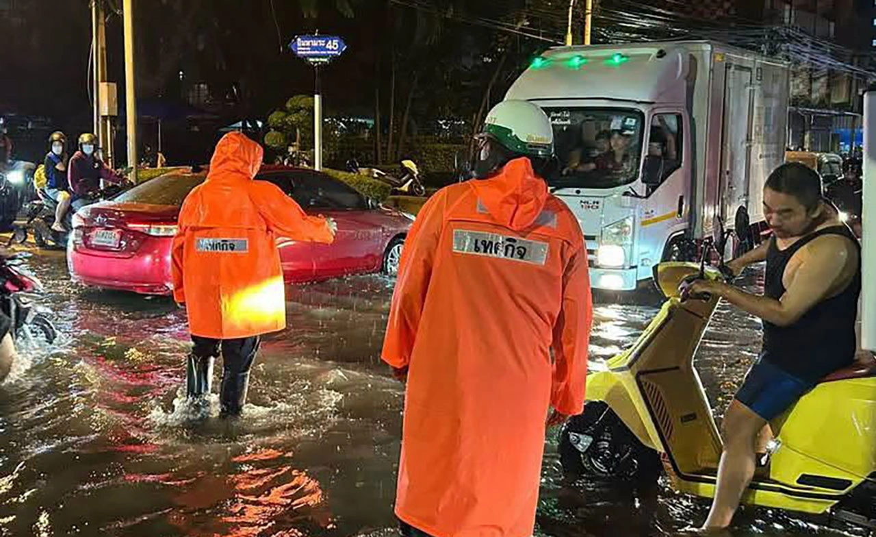“น้ำเหนือยังไม่วิกฤต” กทม.เร่งพร่องน้ำ 4 คลองหลัก รับฝนตกหนักสุดสัปดาห์