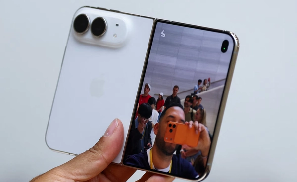 iPhone Duo สมาร์ตโฟนแบบจอพับรุ่นแรก ราคาไทย พุ่ง 127,900 บาท แพงเกินไปหรือไม่?