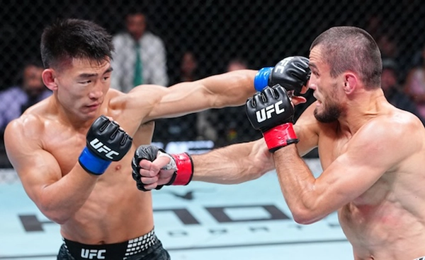 ซง ยา ตง ช็อกโลก! น็อกอูมาร์ยก 2 จ่อชิงบัลลังก์ UFC