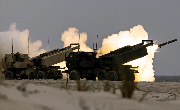 รู้จัก HIMARS จรวดหลายลำกล้องที่กองทัพบกไทย อาจสนใจซื้อจากอเมริกาในปีงบประมาณ 2570 นี้ ?