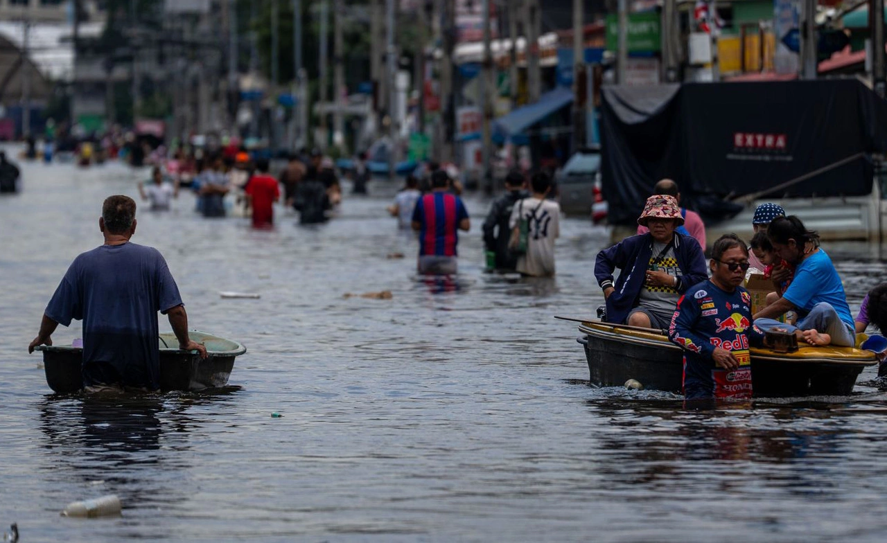 เงินเยียวยาน้ำท่วมล่าสุดวันนี้โอนเพิ่ม 8,377 ครัวเรือน ชงครม. เคาะเพิ่มวันพรุ่งนี้
