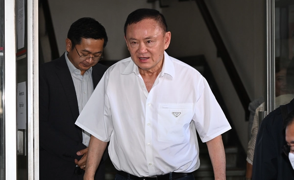 “ทักษิณ” รายงานตัวคุมประพฤติครั้งแรก หลังพักโทษ