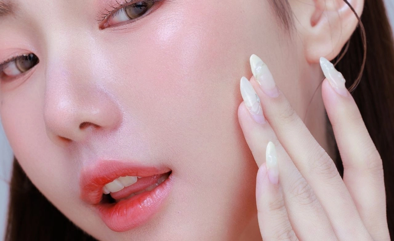 เตือนเทรนด์ Glass Skin ผิวฉ่ำวาวแบบเกาหลี ใช้สกินแคร์มากเกินไป เสี่ยงผิวพัง
