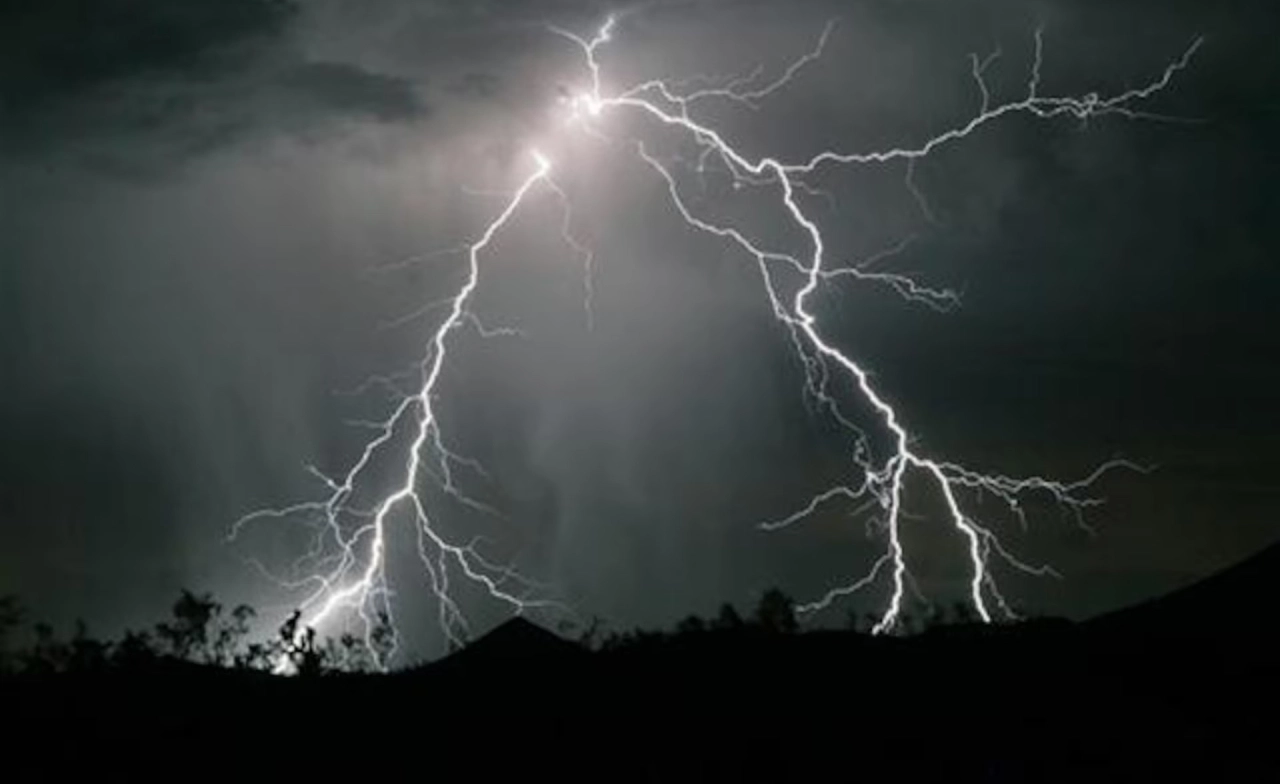 พยากรณ์อากาศวันนี้ 15 ต.ค.69 “ฝนตก” ทั่วไทย 15-16 ต.ค.นี้ จากนั้น 17-20 ต.ค. ไทยตอนบนฝนลด-ใต้มีฝนต่อ