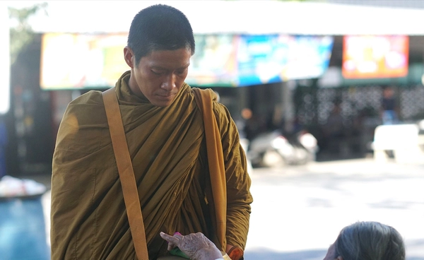 อาเล็ก ธีรเดช ทุ่มสุดตัว โกนหัวสกินเฮดจริง! รับบทพระ ใน “คำสารภาพของหมอผี” 