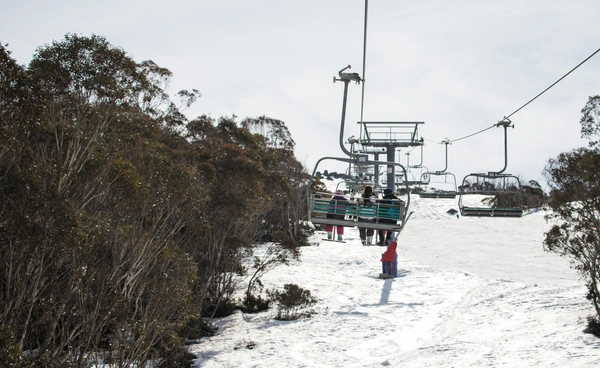 ฤดูหนาวออสเตรเลียเปลี่ยนไป สกีรีสอร์ตทำลายสถิติร้อนที่สุด จาก 0°C พุ่งไปที่ 12°C แล้ว!
