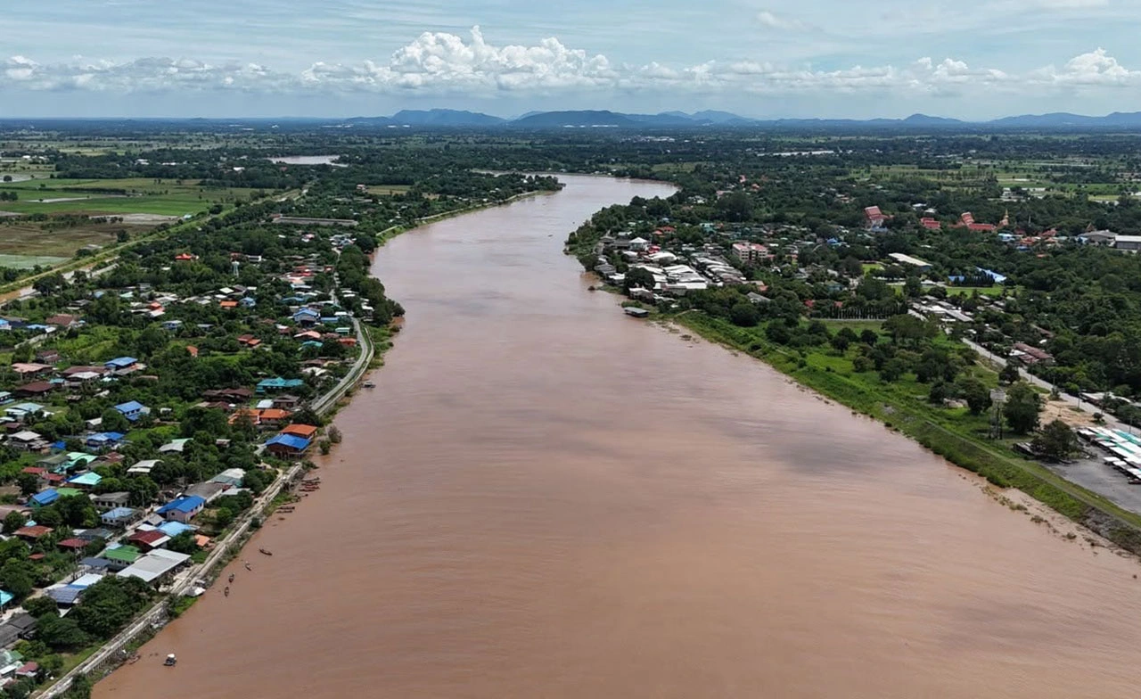น้ำท่วมวันนี้ 22 จังหวัดยังอ่วม กรมชลฯ ลดระบายน้ำเขื่อนเจ้าพระยาเหลือ 2,200 ลบ.ม.