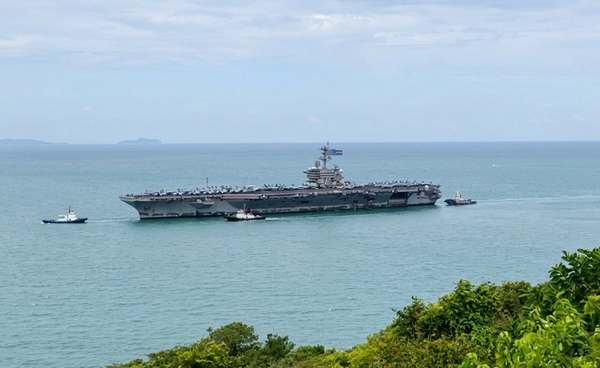 USS Abraham Lincoln ถึงแหลมฉบัง กำลังพล 5,000 นายทยอยขึ้นฝั่ง 