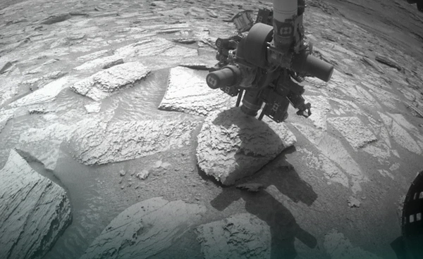 ภารกิจสุดระทึกบนดาวอังคารหุ่นยนต์สำรวจ Curiosity เจาะหิน Atacama แต่หัวสว่านติดกับหินหนัก 13 กิโลกรัม 