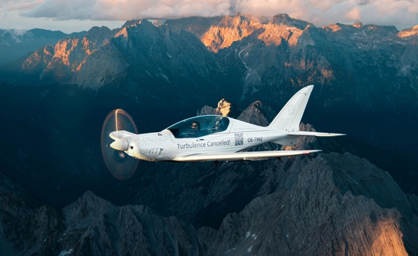 “Shark 600” เครื่องบินเล็กยุคใหม่ ติดระบบขจัดแรงสะเทือนสุดล้ำ สู้สภาพอากาศแปรปรวน