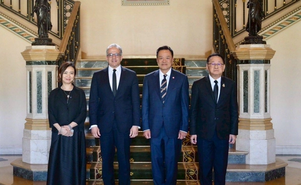 ไทย-ยูเนสโก จับมือ ผลักดัน "ชุดไทย" ขึ้นแท่นมรดกโลก พร้อมปักหมุดตั้ง ศูนย์ AI ระดับภูมิภาค ยกระดับประเทศไทยสู่สากล