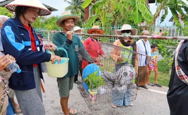 "แห่นางแมว"สุดน่ารัก ใช้ตุ๊กตาโดราเอมอน แทนแมวจริง | เรื่องดีดีทั่วไทย | 5–8-69