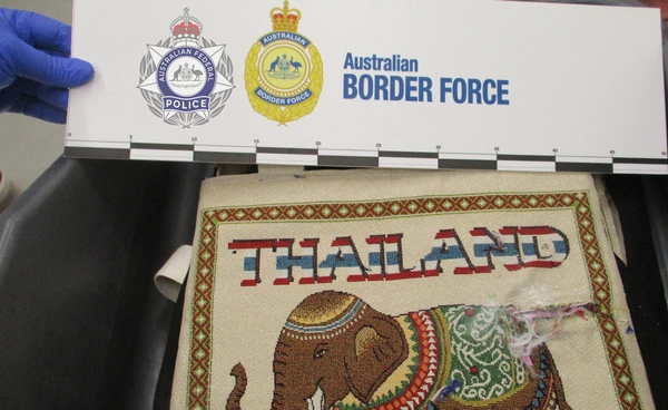สรุปประเด็นแอร์โฮสเตสไทยโดนจับ ชาวเน็ตขุดข้อมูลหลายด้าน ห่วงคนไทยเดินทางยาก