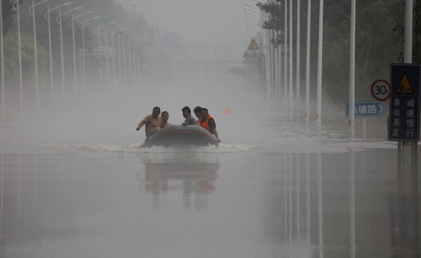 ฝนถล่มจีนไม่หยุด น้ำท่วมหนัก–รถพุ่งตกแม่น้ำ เร่งค้นหาผู้สูญหาย