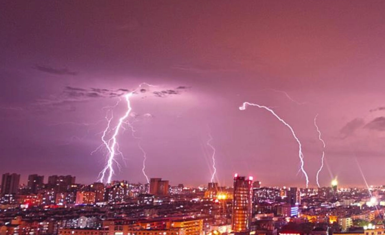 อุตุฯ เตือนพื้นที่เสี่ยงภัยฝนตกหนักถึงหนักมากบริเวณประเทศไทยวันที่ 26 ต.ค. 69