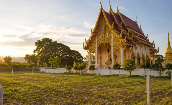 ทำไมคนสมัยก่อนนิยมยกที่ดินให้วัด แทนเก็บเป็นมรดกลูกหลาน
