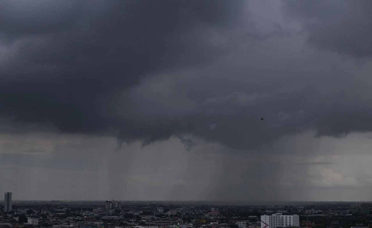 เตือนฝนระลอกใหม่ 10-13 ต.ค. เฝ้าระวังพื้นที่เสี่ยง เช็กสถานการณ์เขื่อนใหญ่!