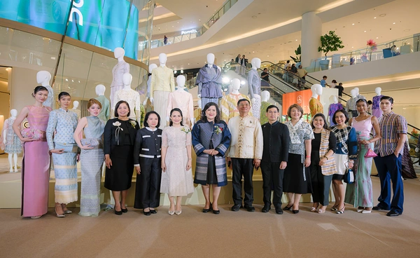 Pop-up Showcase เฉลิมพระเกียรติฯ สืบสานพระราชปณิธาน “ผ้าไทยร่วมสมัย” ณ ไอคอนสยาม