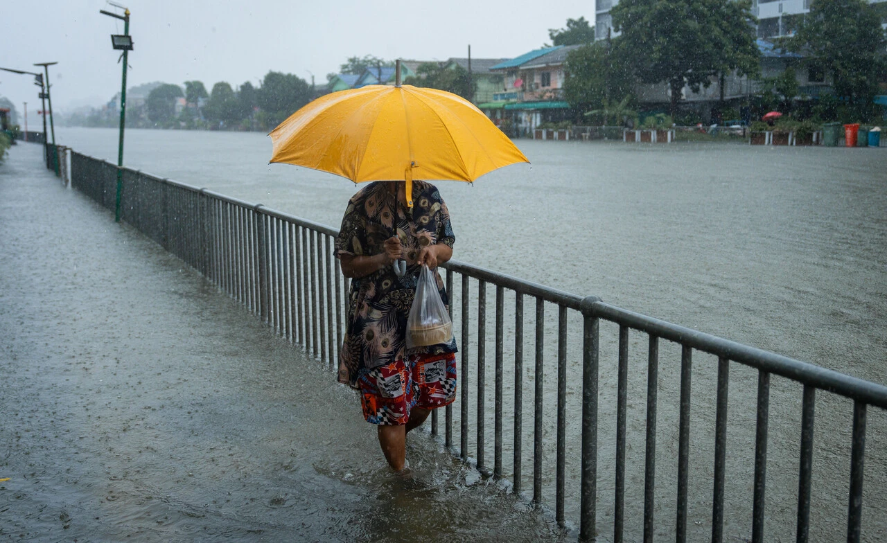 พยากรณ์อากาศวันนี้ 26 ก.ย. 2569 กทม. ฝนตกหนักหลายพื้นที่ ระวังผลกระทบน้ำท่วมขัง