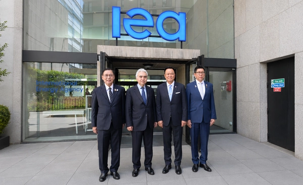 นายกฯ นำทีมไทยแลนด์ หารือ EIA ที่ปารีส 