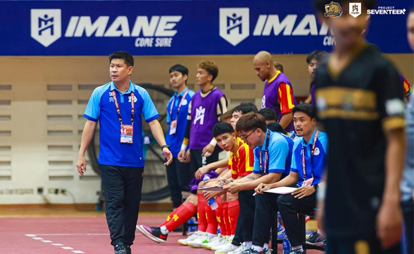 "โค้ชโจ้" ชื่นชมแข้งดาวรุ่ง!  มั่นใจเล่นลีกต่างแดนสบาย