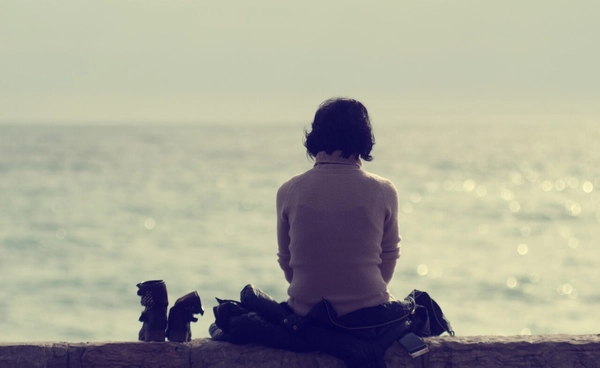 เปิดสมองคน "Introvert" ทำไมแค่ "ออกไปเจอคน" ถึงเหนื่อยเท่าเล่นเวท?
