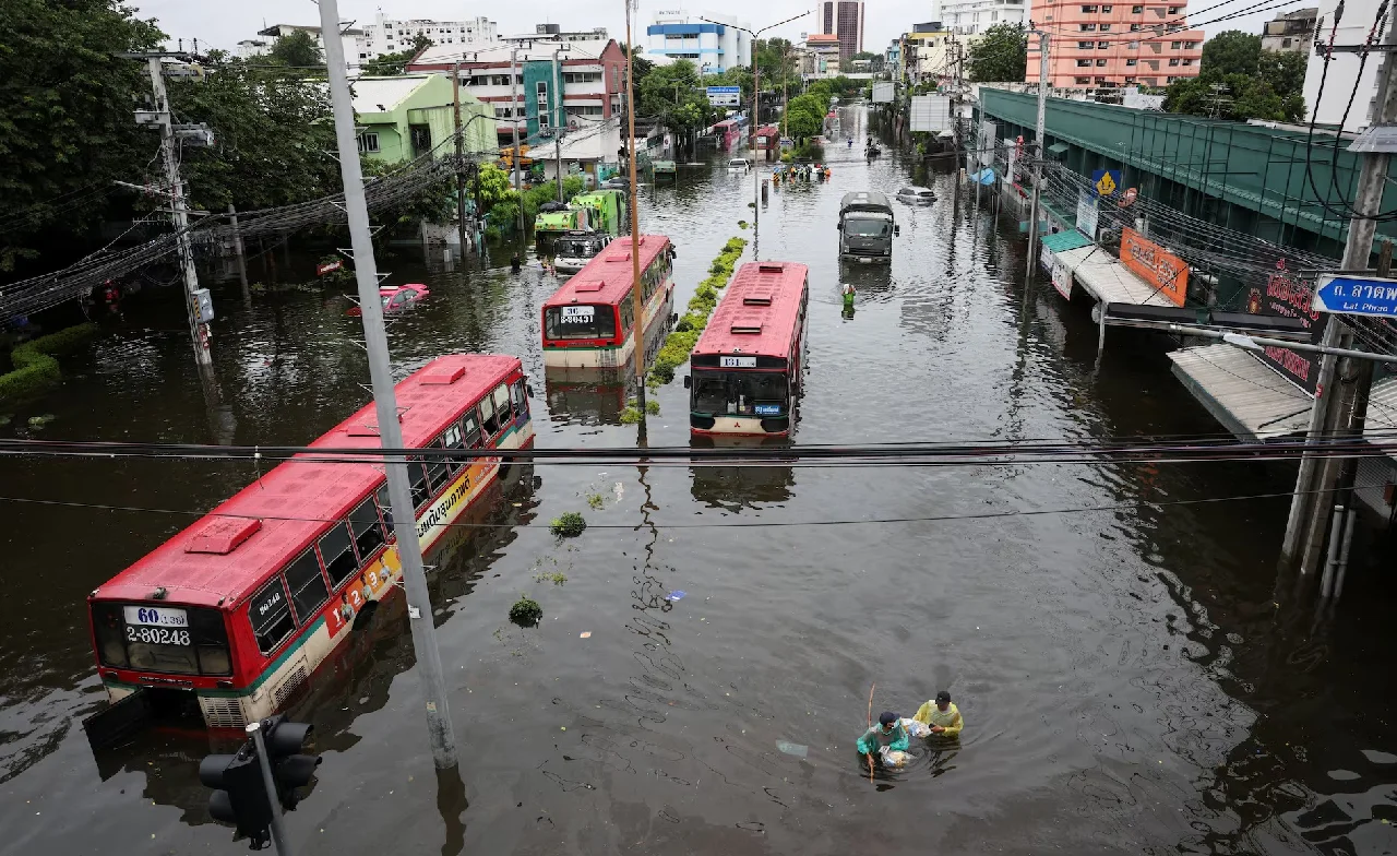 ครม.ลุยแก้ปัญหาน้ำท่วม เคาะ 2,000 ล้านเยียวยาผู้ประสบภัย จับตาโครงการน้ำ 1.65 แสนล้านบาท