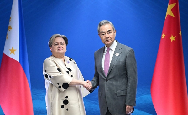 จีน-ฟิลิปปินส์ พบกันแล้วหลังเผชิญหน้าในทะเลจีนใต้ บรรยากาศพบกันเป็นไปด้วยดี