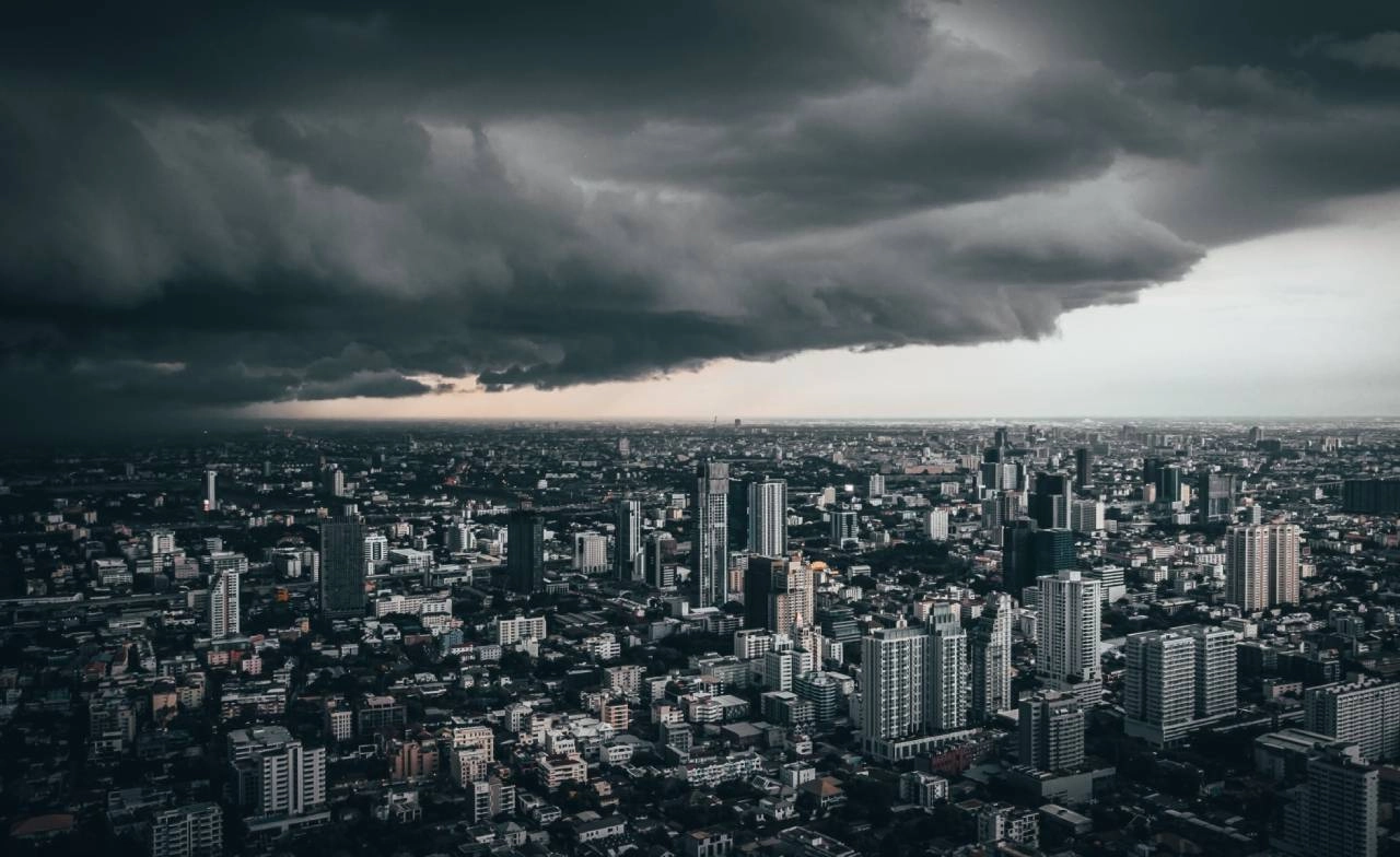 จับตาฝนตกแช่!  ร่องมรสุมค้างนาน  เสี่ยงน้ำท่วมหนัก