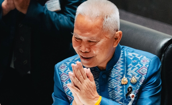 โสภณ ซารัมย์ นั่งประธานสภาฯ คนใหม่ หลังโหวตในสภา