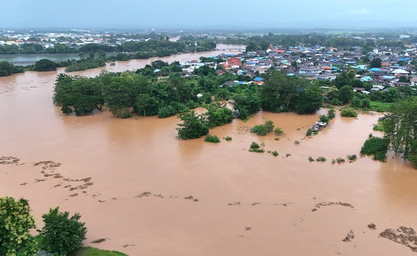 สรุปสถานการณ์น้ำท่วมน่าน กระทบ 4 อำเภอ สะพาน-ถนนสายหลักถูกตัดขาด
