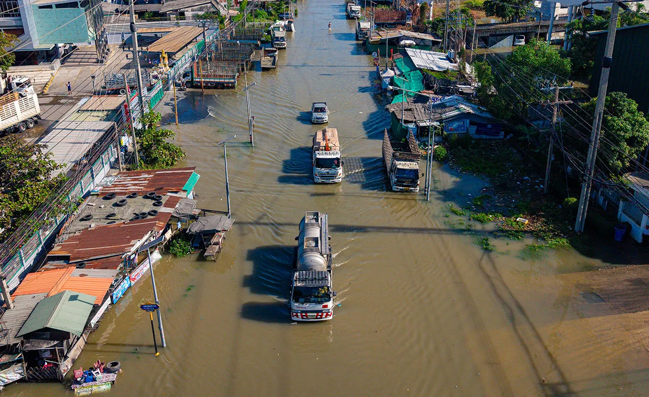 สถานการณ์น้ำล่าสุด ฝนตกหนักประจวบฯ 158 มม. - น้ำทะเลหนุนสูงกระทบ 8 จว. 