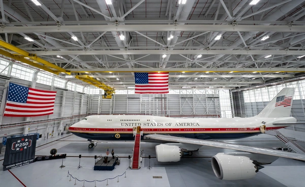 ทรัมป์รับเครื่องบินแอร์ฟอร์ซวัน (Air Force One) ลำใหม่ที่เลือกลายเอง หลังได้จากกาตาร์มาเร่งรีโนเวทใน 10 เดือน