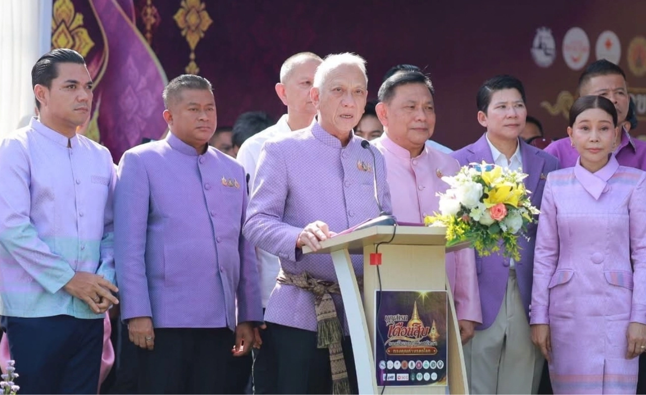 “พิพัฒน์” ร่วมแห่หมรับเดือนสิบ เมืองคอน ยิ่งใหญ่ตระการตา  
