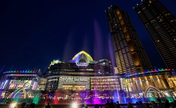 ครั้งแรกในไทย ไอคอนสยาม เตรียมจุดพลุสีรุ้งเหนือโค้งน้ำเจ้าพระยา ฉลอง Pride Month สุดยิ่งใหญ่ 